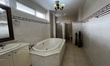 Amplia casa en Costa del Este, Residencia Costa Dorada