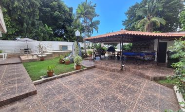 Casa en Coco del Mar/ Lote con zonificiacion R2A ( Residencial mediana densidad)