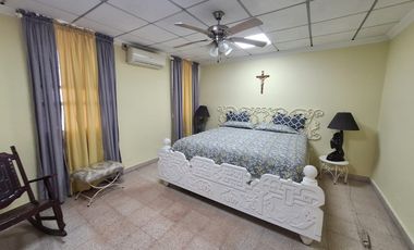 Casa en Coco del Mar/ Lote con zonificiacion R2A ( Residencial mediana densidad)