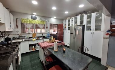 Casa en Coco del Mar/ Lote con zonificiacion R2A ( Residencial mediana densidad)