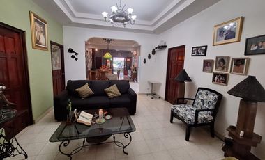 Casa en Coco del Mar/ Lote con zonificiacion R2A ( Residencial mediana densidad)
