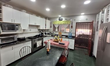 Casa en Coco del Mar/ Lote con zonificiacion R2A ( Residencial mediana densidad)