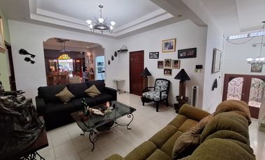 Casa en Coco del Mar/ Lote con zonificiacion R2A ( Residencial mediana densidad)
