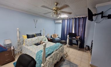 Casa en Coco del Mar/ Lote con zonificiacion R2A ( Residencial mediana densidad)