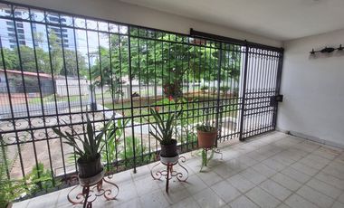 Casa en Coco del Mar/ Lote con zonificiacion R2A ( Residencial mediana densidad)