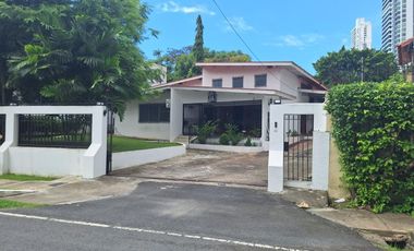 Casa en Coco del Mar/ Lote con zonificiacion R2A ( Residencial mediana densidad)