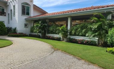 Frente al mar, con el lote mas amplio, en Buenaventura