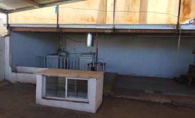 Edificio de 4 pisos, calle principal excelente ubicación