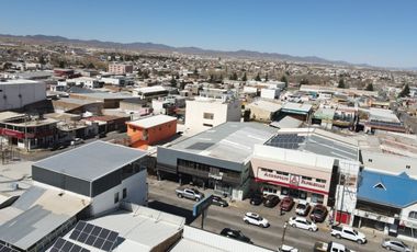 Edificio de 4 pisos, calle principal excelente ubicación