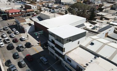 Edificio de 4 pisos, calle principal excelente ubicación