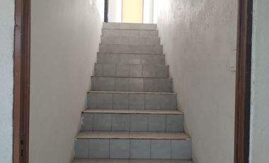 Edificio de 4 pisos, calle principal excelente ubicación