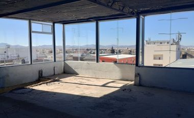 Edificio de 4 pisos, calle principal excelente ubicación