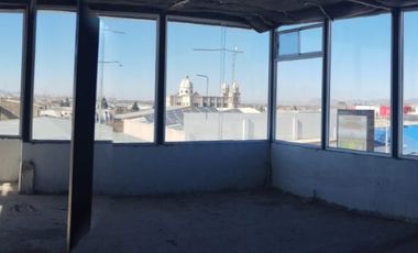 Edificio de 4 pisos, calle principal excelente ubicación