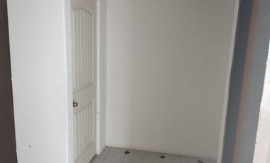 Edificio de 4 pisos, calle principal excelente ubicación