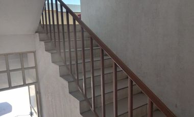 Edificio de 4 pisos, calle principal excelente ubicación