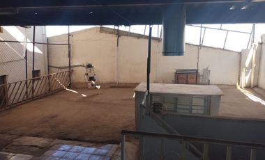 Edificio de 4 pisos, calle principal excelente ubicación