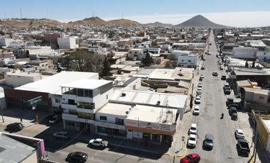 Edificio de 4 pisos, calle principal excelente ubicación