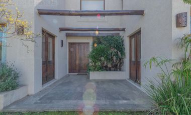 Casa APTO CRÉDITO  en venta en Los Sauces