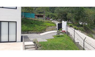 Maat Vende Casa en Condominio-Villeta 1.500m2 $1.650 Millones