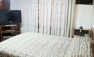 Venta de Casa 3 ambientes con fondo libre y quincho Wilde. Excelente ubicación.