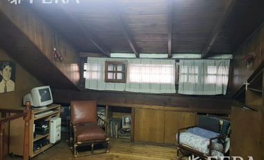 Venta de Casa 3 ambientes con fondo libre y quincho Wilde. Excelente ubicación.
