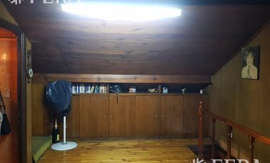 Venta de Casa 3 ambientes con fondo libre y quincho Wilde. Excelente ubicación.