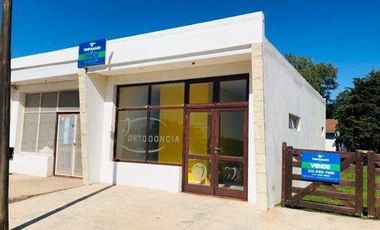 CASA EN MAR DE COBO CON DOS LOCALES