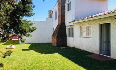 CASA EN MAR DE COBO CON DOS LOCALES