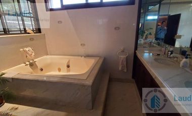 Se vende suntuosa casa - Villa Sarita Posadas