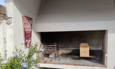 CASA EN VENTA - GRANADERO BAIGORRIA