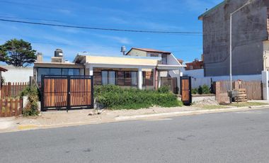 Casa en venta - 2 Dormitorios 3 Baños - Cochera - 360Mts2 - Mar del Tuyú