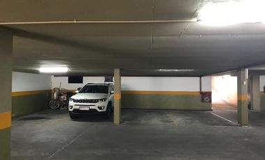 Cochera en venta en San Isidro Centro