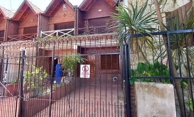 Duplex a tan solo 200 metros del mar c/cochera y patio!!!