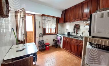 Duplex a tan solo 200 metros del mar c/cochera y patio!!!