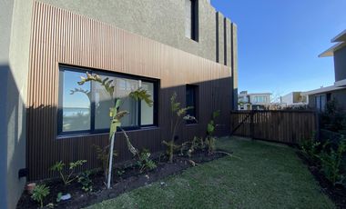 Casa a estrenar Puertos del Lago Barrio Marinas Escobar