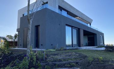 Casa a estrenar Puertos del Lago Barrio Marinas Escobar