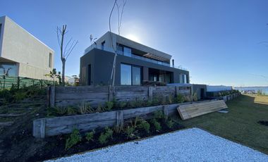 Casa a estrenar Puertos del Lago Barrio Marinas Escobar