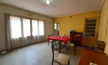 Vendo Casa a reciclar en Exc. Zona Santo Tomé