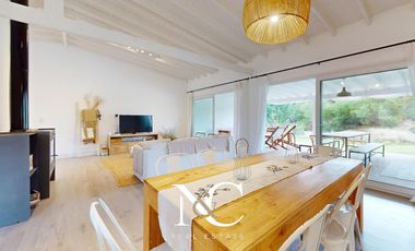 Casa en venta en Costa Esmeralda, fondo libre
