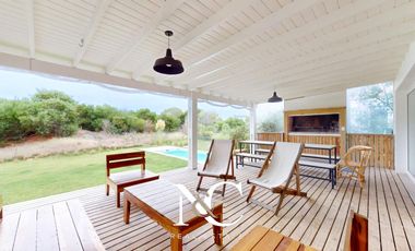 Casa en venta en Costa Esmeralda, fondo libre