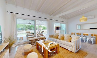 Casa en venta en Costa Esmeralda, fondo libre