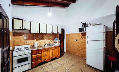 Casa venta -2 dormitorios-1 baño- 58mts2 cubiertos  - Berisso