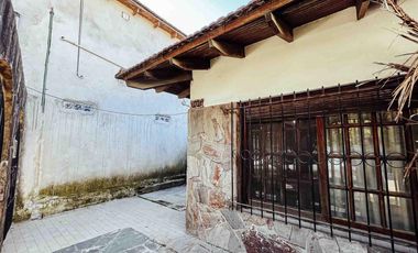 Casa venta -2 dormitorios-1 baño- 58mts2 cubiertos  - Berisso