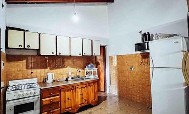 Casa venta -2 dormitorios-1 baño- 58mts2 cubiertos  - Berisso