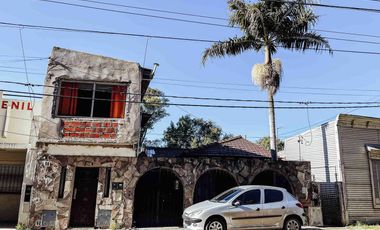 Casa venta -2 dormitorios-1 baño- 58mts2 cubiertos  - Berisso
