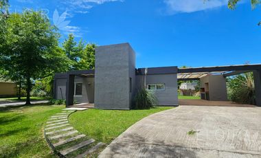 Casa 4 amb en venta en barrio cerrado  La Cesarina