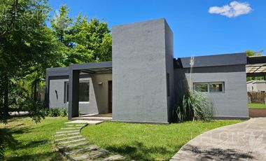 Casa 4 amb en venta en barrio cerrado  La Cesarina
