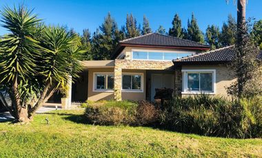CASA EN VENTA Y ALQUILER DE 4 AMBIENTES MALIBÚ