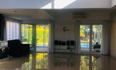 CASA EN VENTA Y ALQUILER DE 4 AMBIENTES MALIBÚ