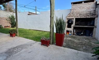 CASA 2 DORMITORIOS EN VENTA A METROS DE BLAS PARERA